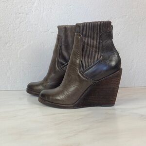 Frye Carrie Scrunch Back Zip Leather Wedge Ankle Boots